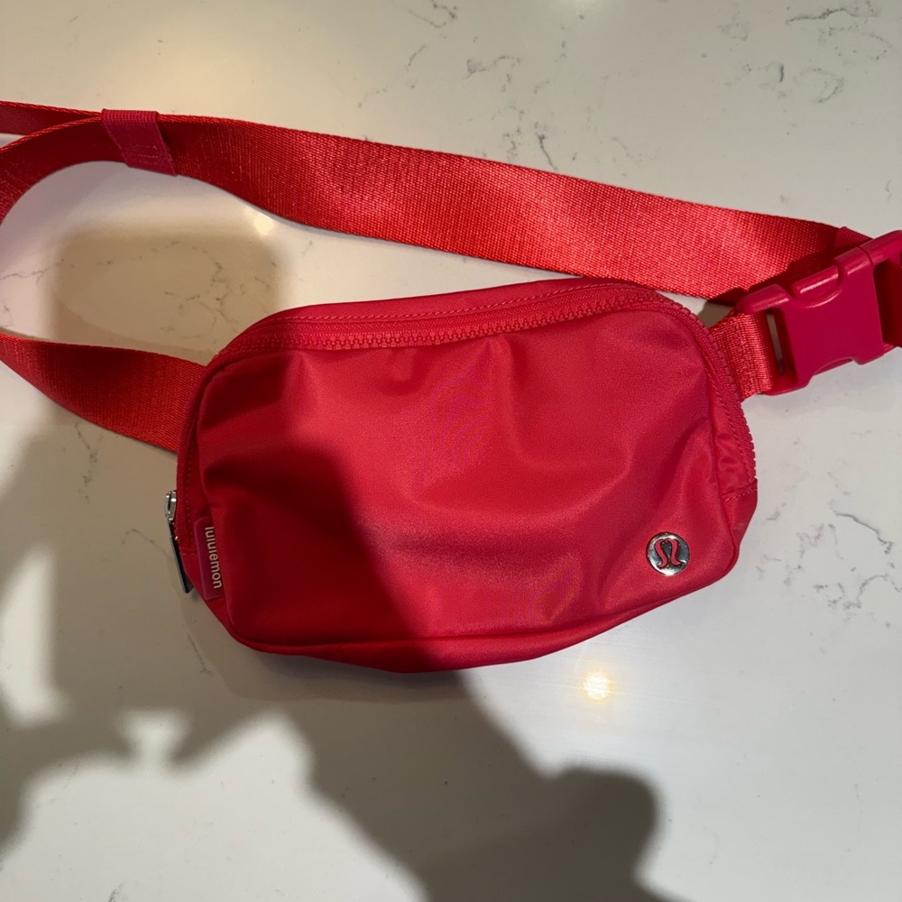 Lululemon belt bag lipgloss